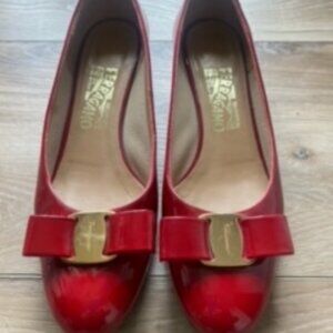 FERRAGAMO Vara Bow pump Red Patent Leather shoe Size 6.5